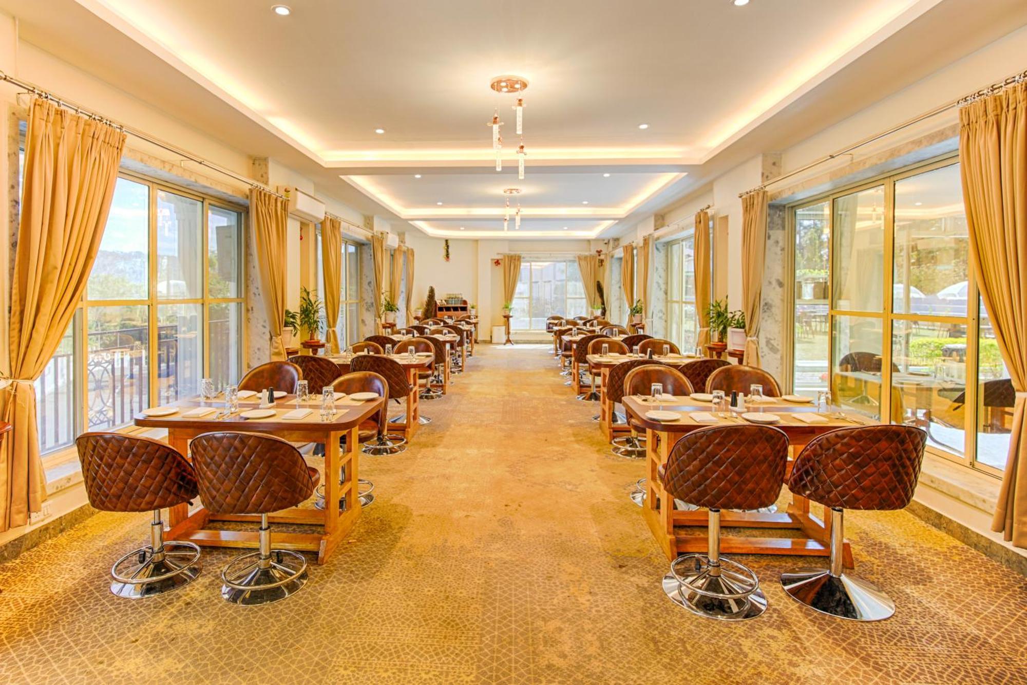 La Nicholas Lake View By Summit Hotels Shillong Exterior foto